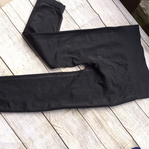 Fabletics Pants - Fabletics pebble textured leggings